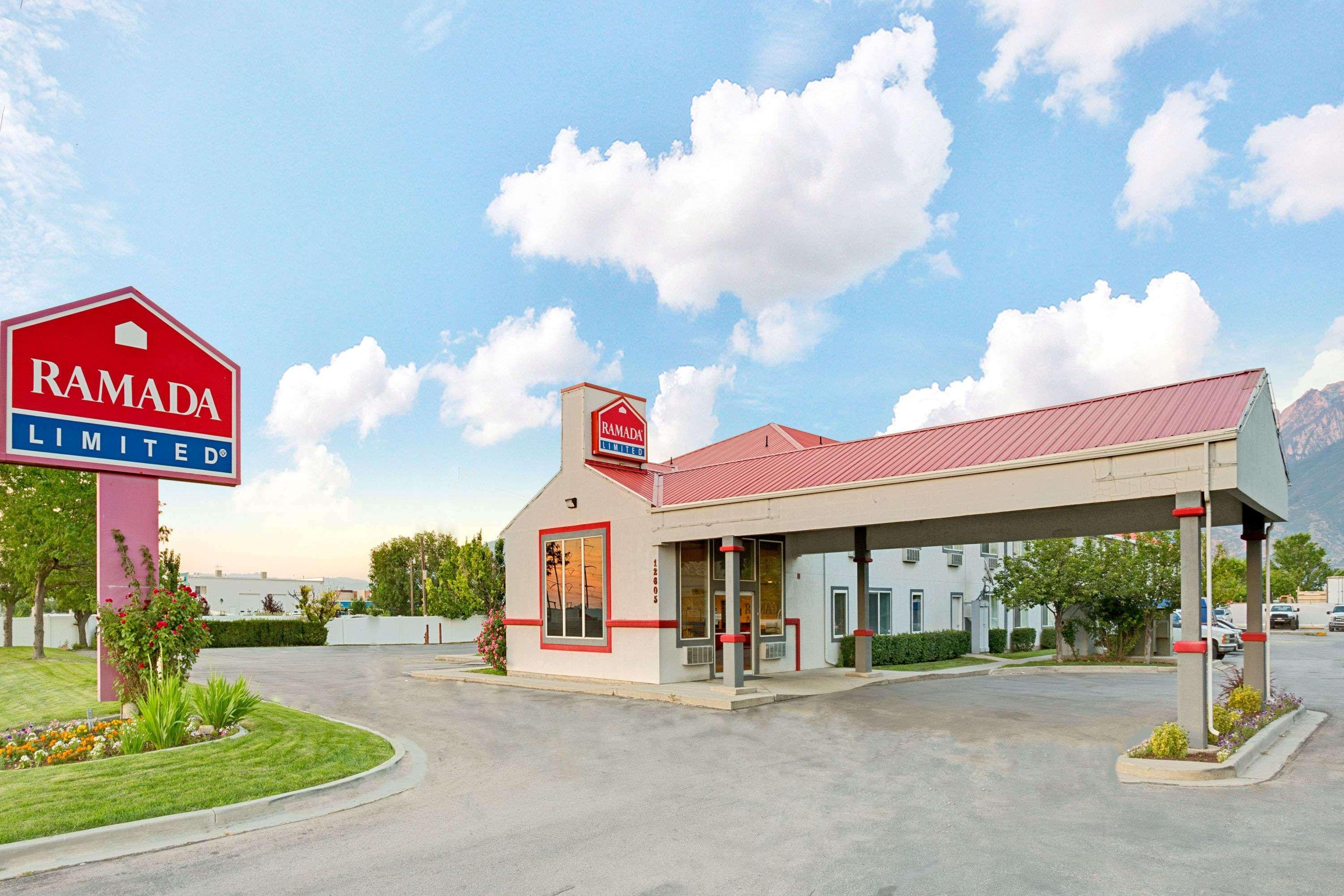 Отель Ramada By Wyndham Draper, Utah Экстерьер фото