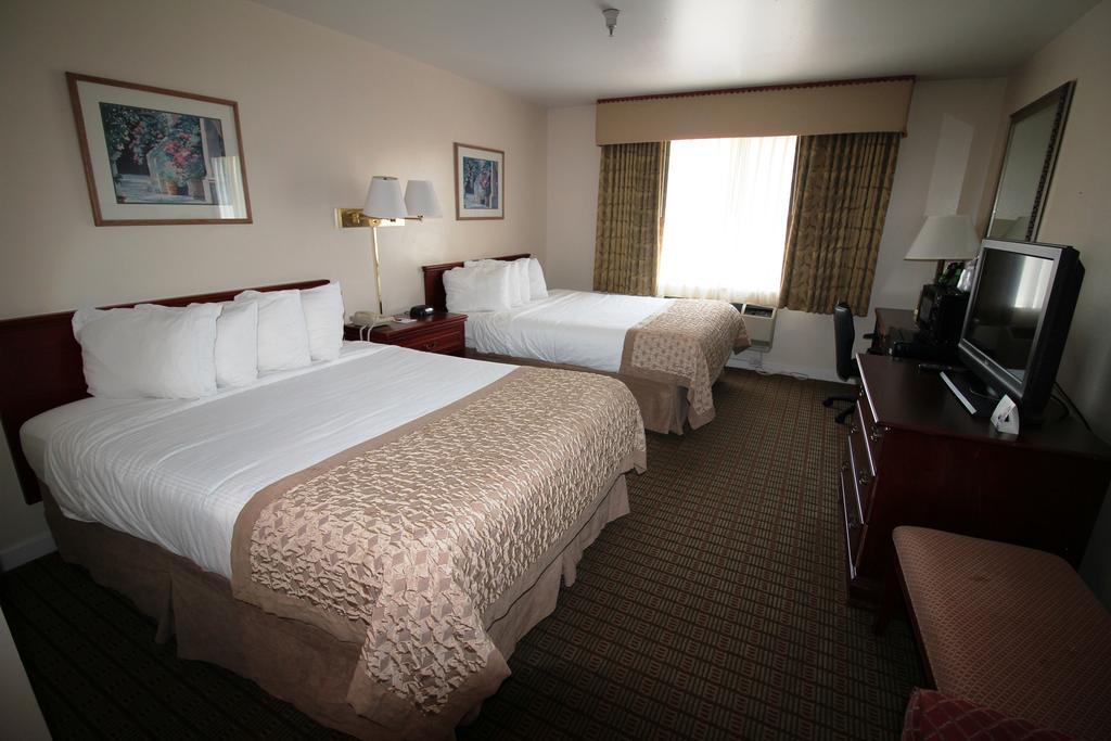 Отель Ramada By Wyndham Draper, Utah Экстерьер фото