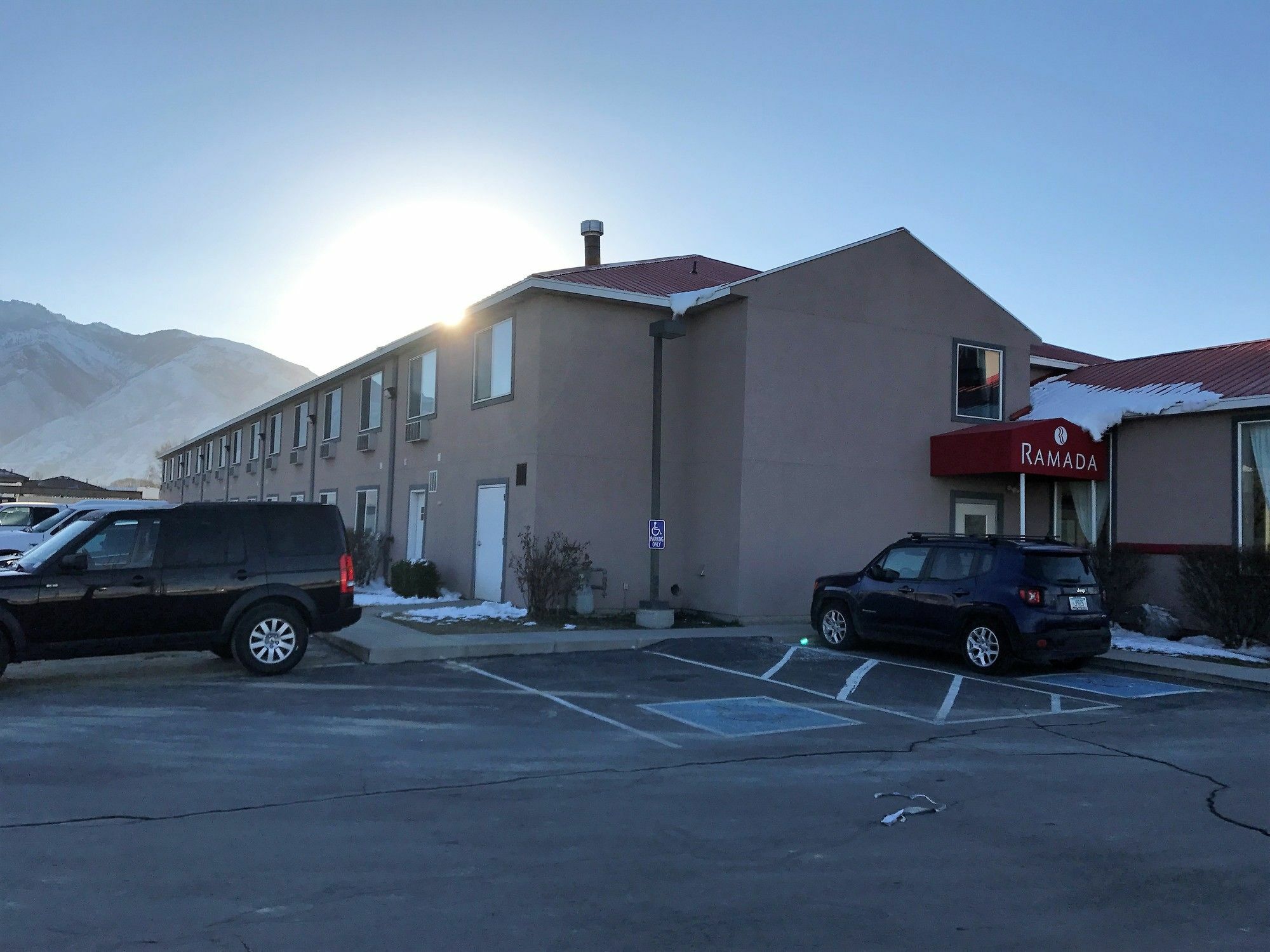 Отель Ramada By Wyndham Draper, Utah Экстерьер фото