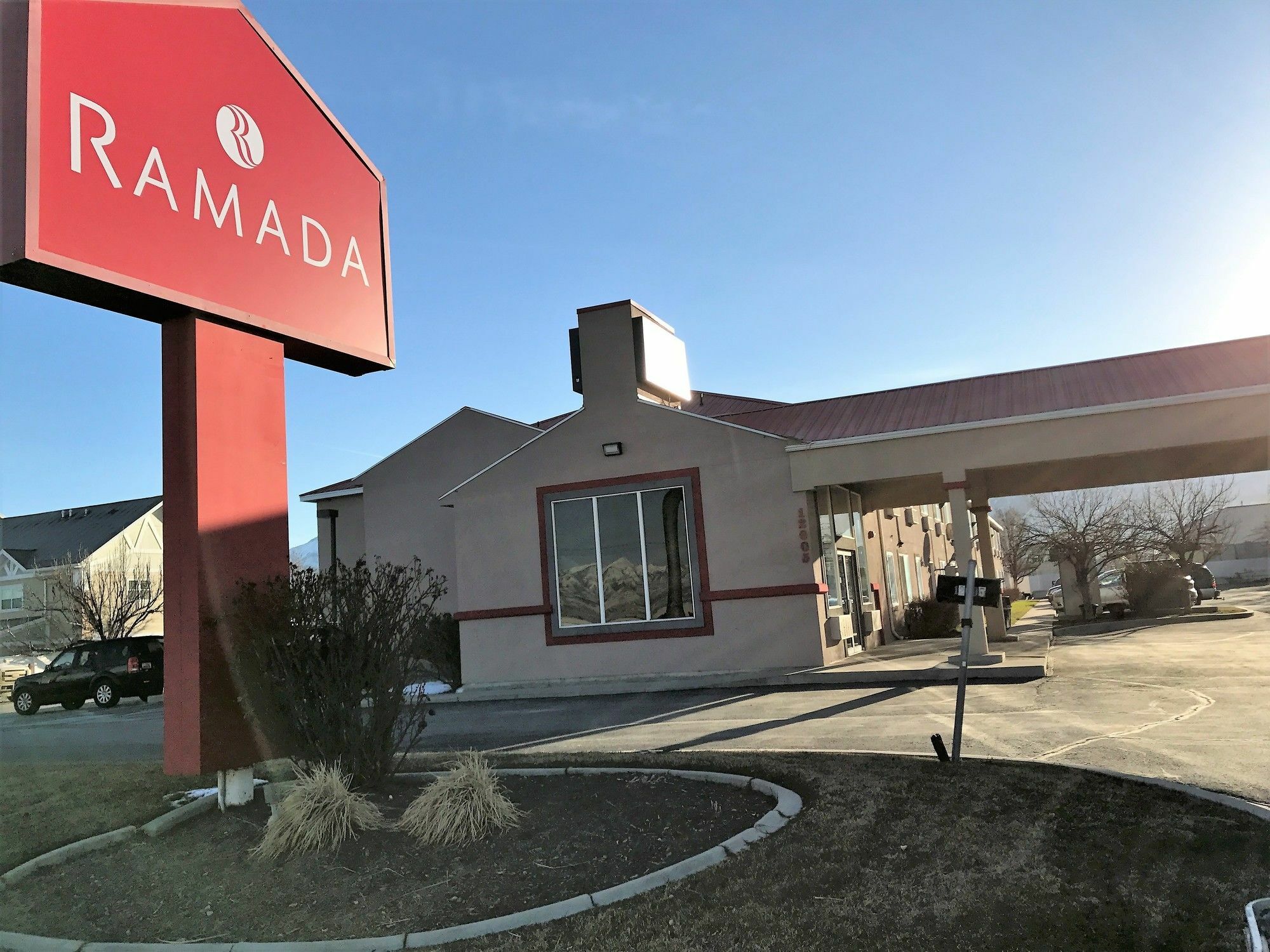Отель Ramada By Wyndham Draper, Utah Экстерьер фото